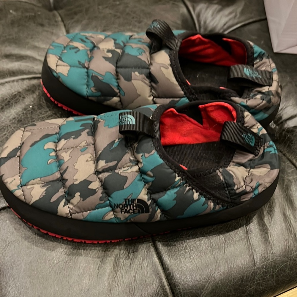 Kids north face camo house shoes